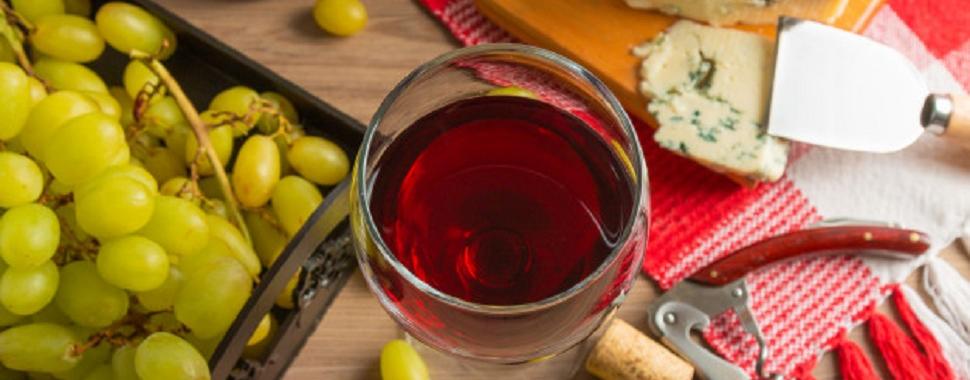 Conheça os principais tipos de vinhos e aprenda a harmonizar/ Reprodução/Freepik