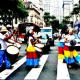 Paulistas vivenciam a tradição pernambucana com grupos de maracatu de baque virado